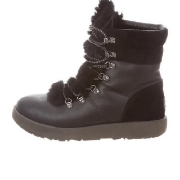 Ugg Waterproof boot with shearling. - Picture 2 of 3